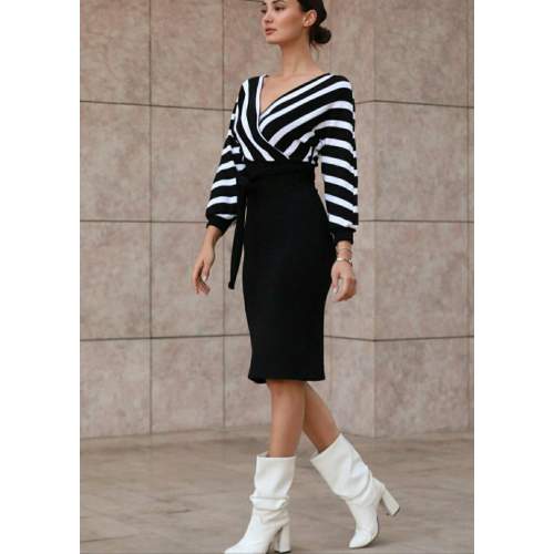 Uzun Kollu Kruvaze Yaka çizgi Desenli Kısa Triko Elbise Uzun Kollu Kruvaze Yaka çizgi Desenli Kısa Triko Elbise