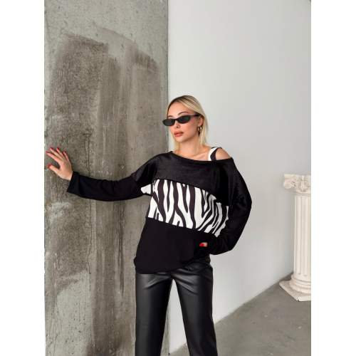 Kadın Kadife Kumaş Zebra Desenli Omuz Detay Uzun Kollu Bluz Kadın Kadife Kumaş Zebra Desenli Omuz Detay Uzun Kollu Bluz