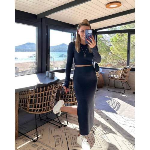 Kadın Soft Kaşkorse Kumaş Bluz Ve Yırtmaç Detaylı Etek Ikili Takım Kadın Soft Kaşkorse Kumaş Bluz Ve Yırtmaç Detaylı Etek Ikili Takım