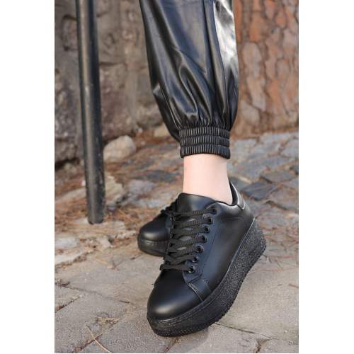 Siyah Cilt Bağcıklı Spor Ayakkabı Siyah Cilt Bağcıklı Spor Ayakkabı