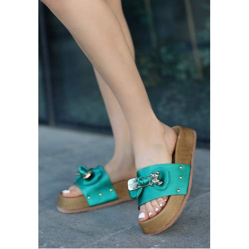 Yeşil Saten Ayıcıklı Terlik Yeşil Saten Ayıcıklı Terlik