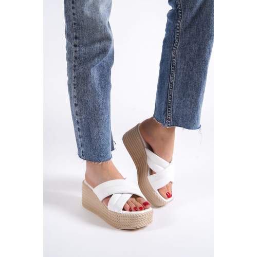 Lisinya948  Dolgu Topuklu Ortopedik Taban Hasır Görünümlü Kadın Terlik KT Beyaz