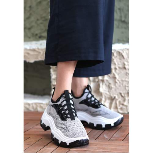 Gri Triko Bağcıklı Spor Ayakkabı Gri Triko Bağcıklı Spor Ayakkabı