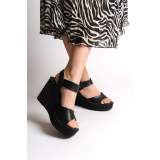 Lisinya948 Tokalı Lastikli Dolgu Topuklu Ortopedik Taban Hasır Görünümlü Kadın Sandalet ST Siyah Lisinya948 Tokalı Lastikli Dolgu Topuklu Ortopedik Taban Hasır Görünümlü Kadın Sandalet ST Siyah