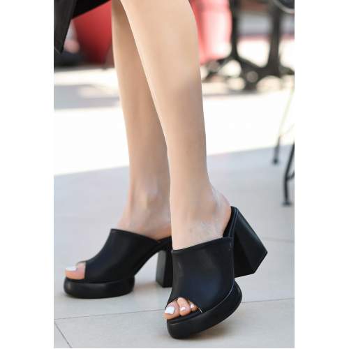 Siyah Cilt Topuklu Terlik Siyah Cilt Topuklu Terlik